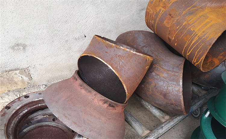 20厚鋼立柱加工廠家，排水螺旋鋼管，1824mm螺旋管，鋼材場(chǎng)400mm螺旋管